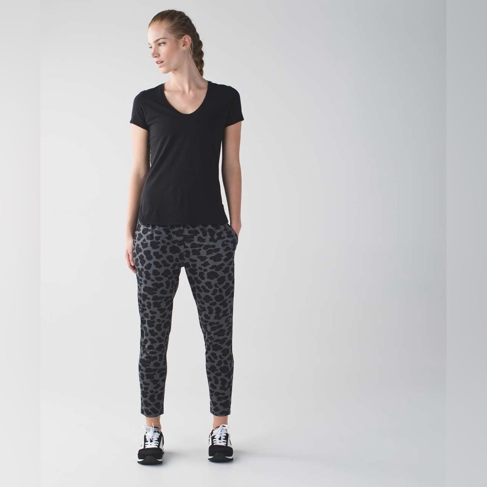 Lululemon Jet Set Leopard Trousers Jogger Grey Black Pockets Soft Size 4 6​​